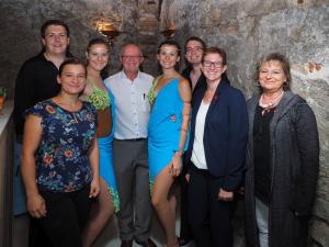 GGR Gerhard Stoiber, GR Sabine Büchsenmeister, GR Thomas Rupprecht, GR Erika Ponleitner und Christina Rupprecht mit ihrer Tanzgruppe Show & Dance