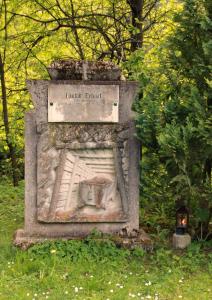 Station 8 – Rudolf Erhart Denkmal