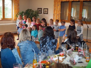 Kinder singen „Die Hammerschmiedgsölln“ 