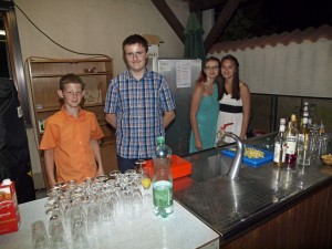 Die Barcrew: Kevin, Michael, Anna und Sophie   