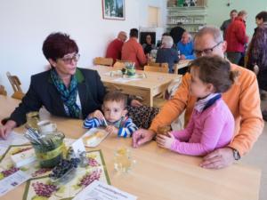 Brigitte und Johann Garherr mit Enkerln